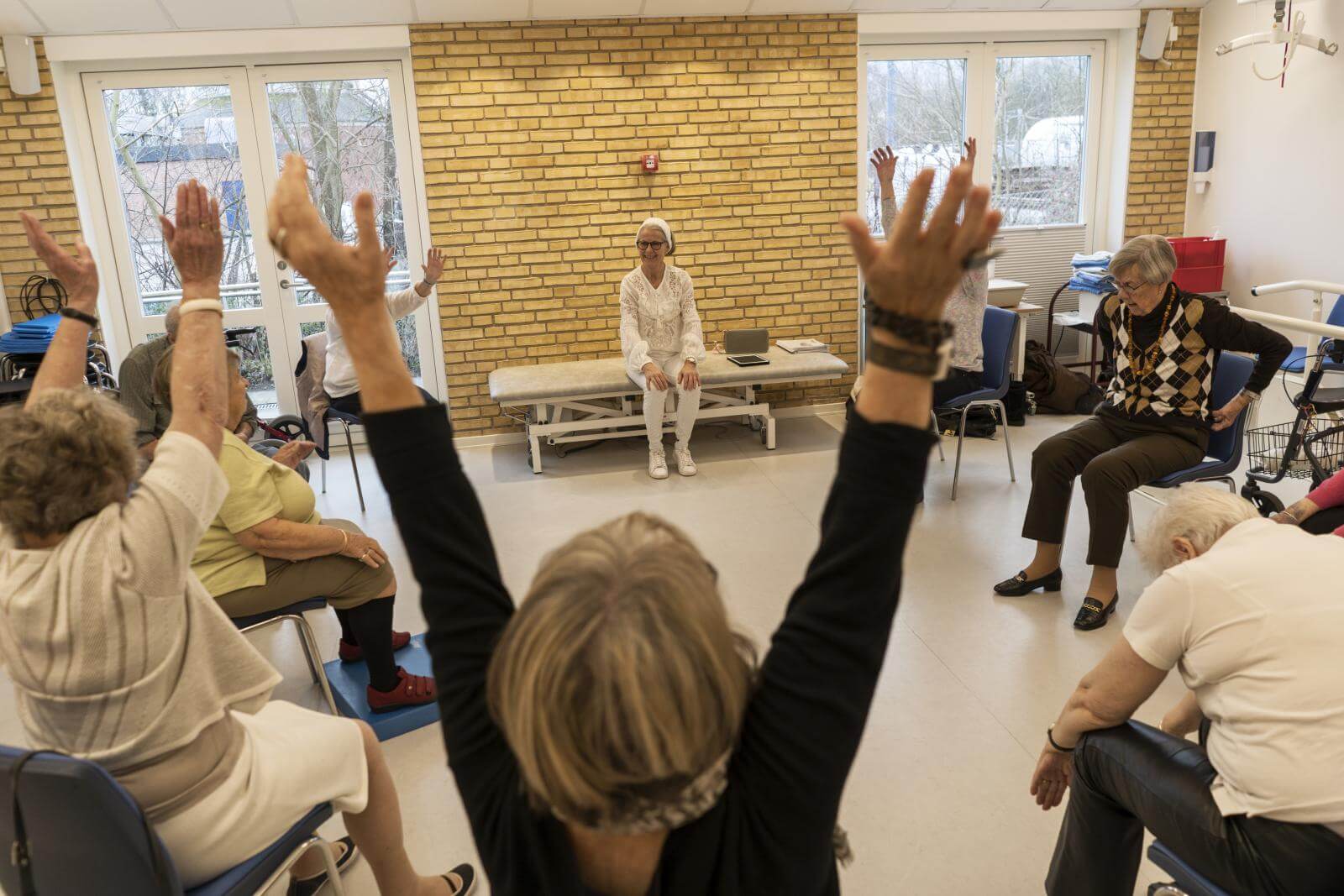 Yoga-undervisning i rundkreds på Solgaven i Farum