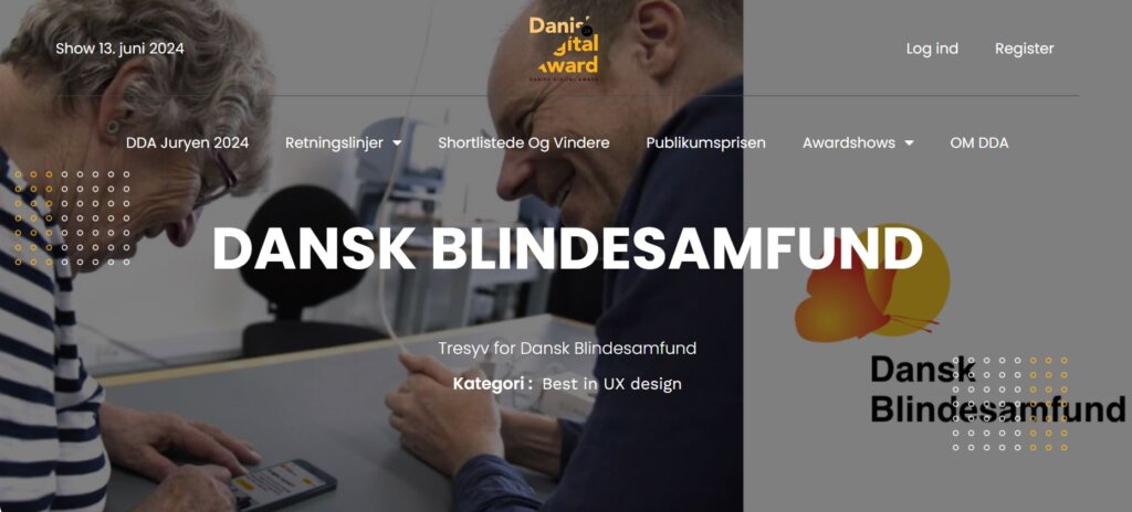 Nomineringen til Danish Digital Award. Et billede med en ældre kvinde , der er ved at lære, hvordan hun skal bruge sin iPhone. Tekst: Dansk Blindesamfund. Tresyv for Dansk Blindesamfund. Kategori: Best i UX design