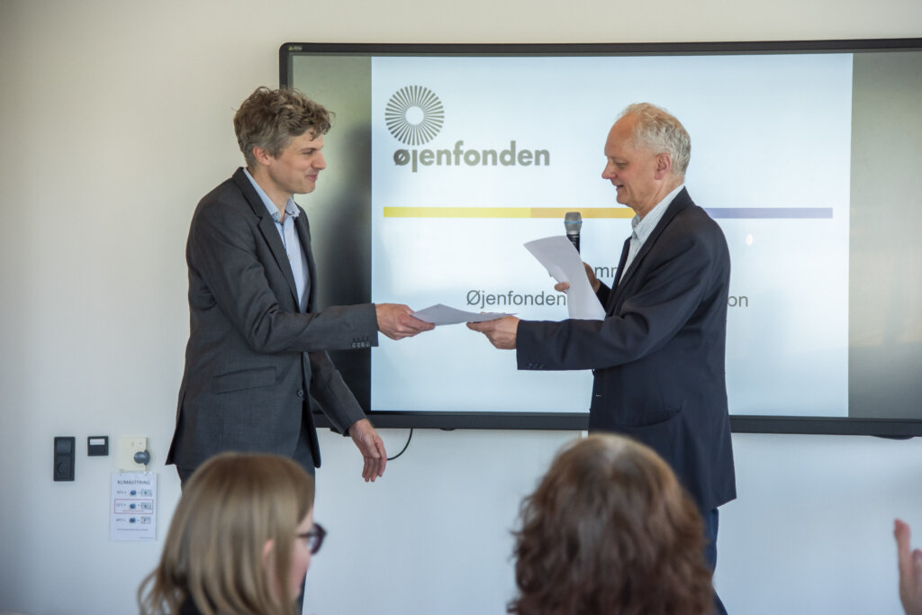 Troels får overrakt legat af Toke