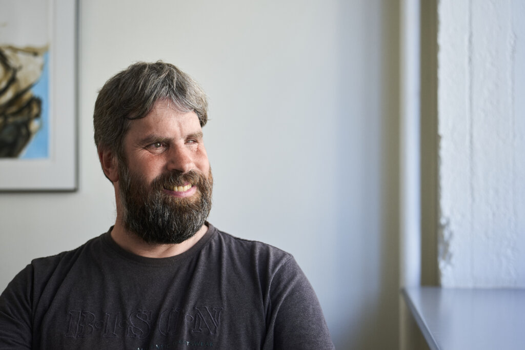 Portr&aelig;t af smilende Esben