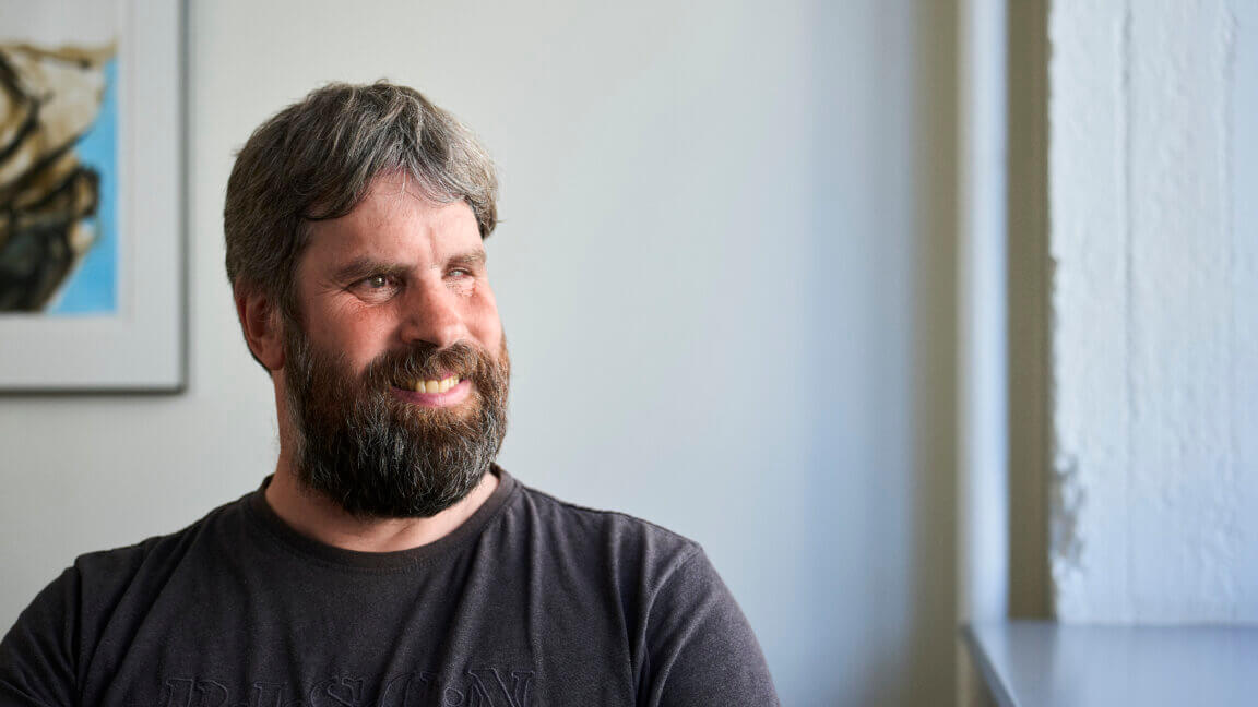 Portræt af smilende Esben