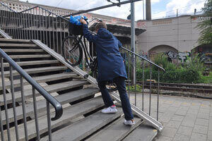 Trappe med cykelsliske i den ene side.