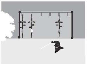 Cykler bør stå parkeret i cykelstativer for at holde gangbanen fri.