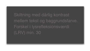 Skilt med dårlig kontrast mellem tekst og baggrundsfarve.