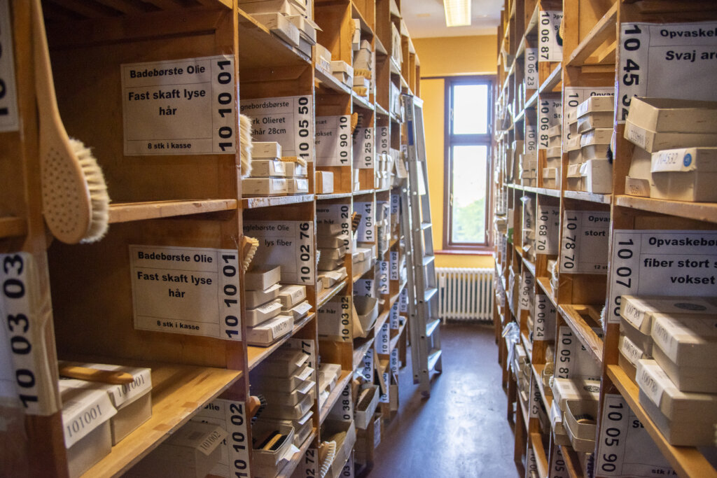 Billedet viser et lager af alle forsendelserne hos Blindes Arbejde