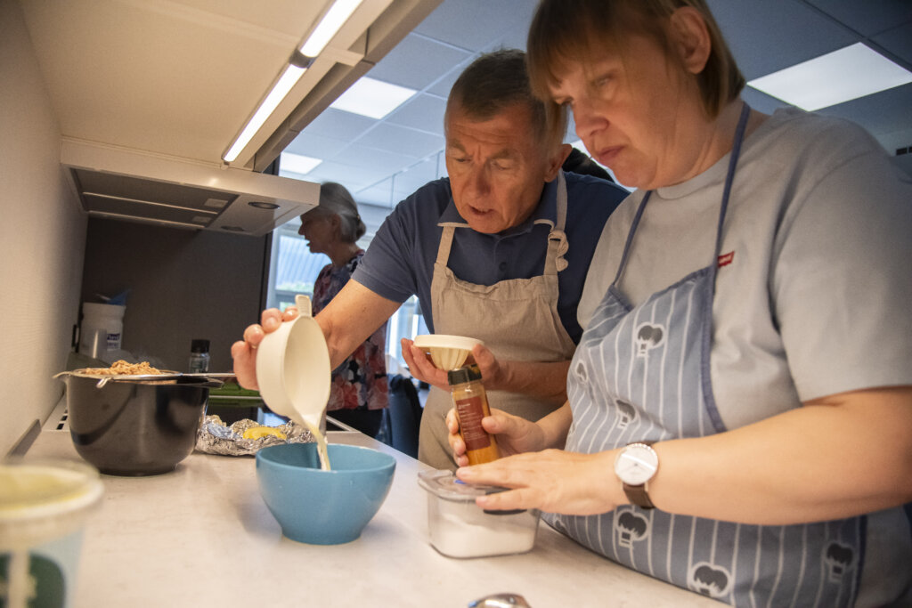 Søren og Louise laver tunmousse