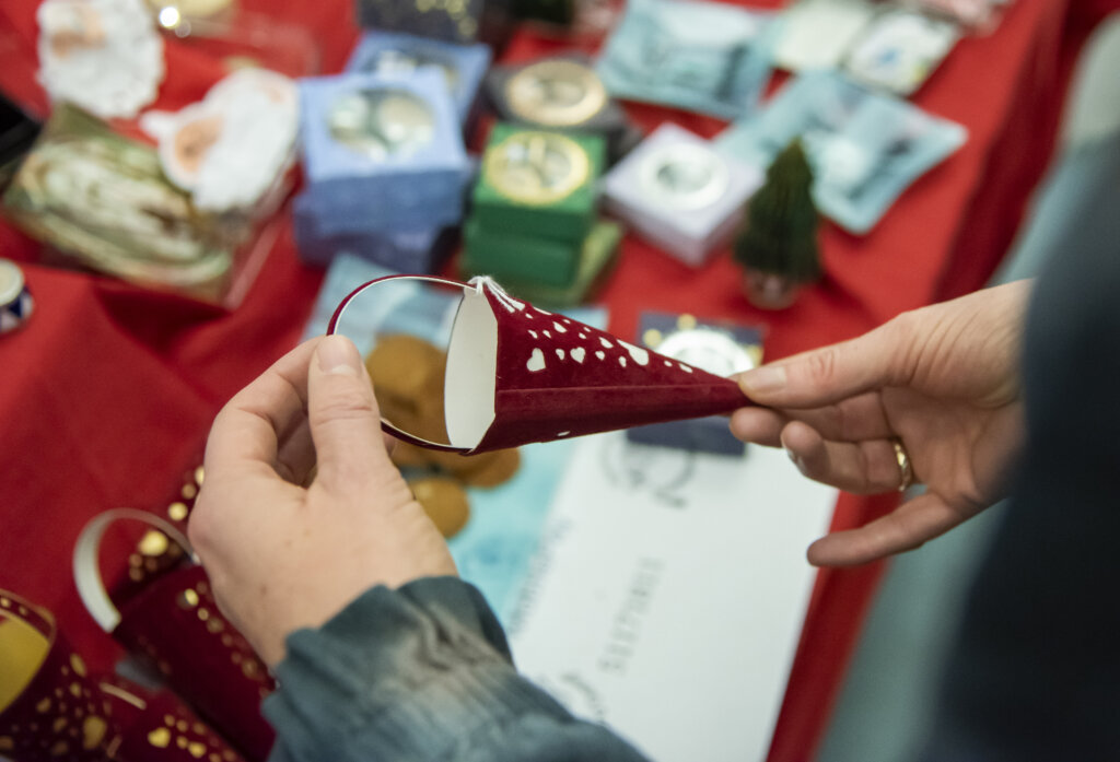 Julepynt i en af boderne