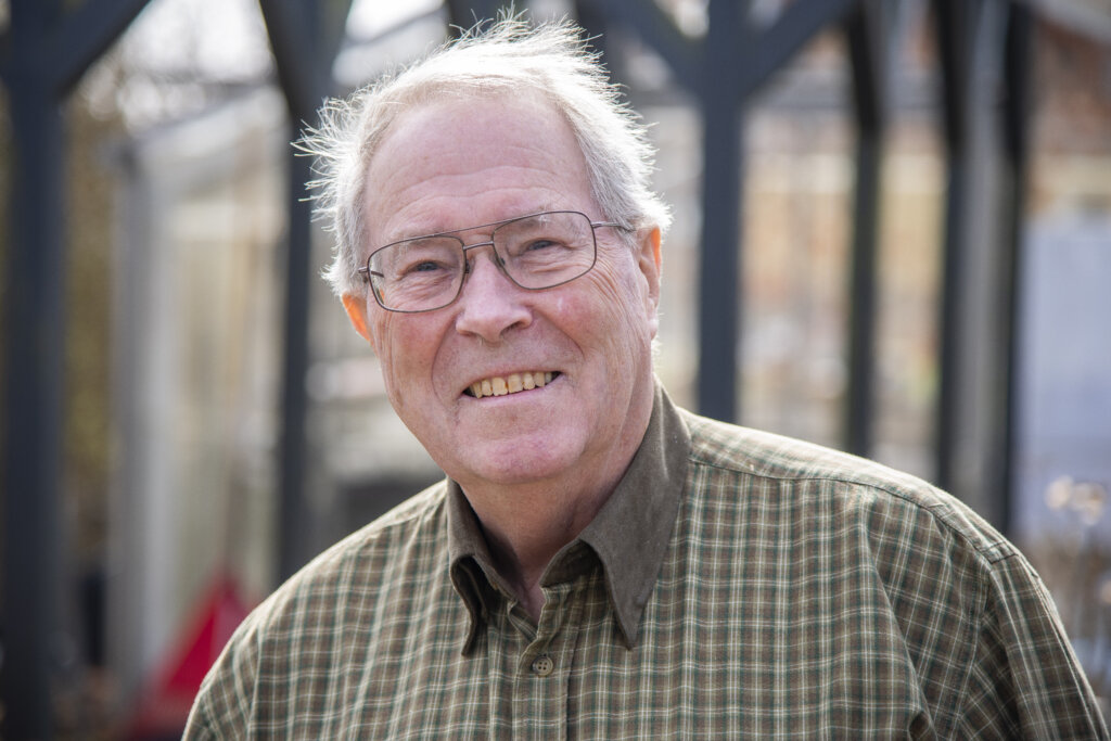 Portr&aelig;t af smilende Michael uden for