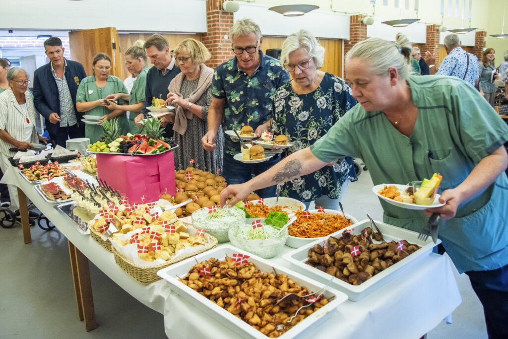 Gæster i buffeten